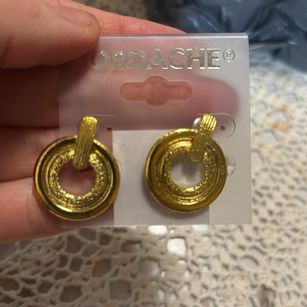 jordache gold tone pierced earrings two pairs